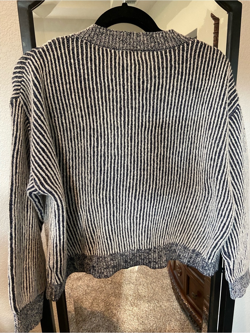 Size Large Newbury Kustom sweater - Picture 7 of 7